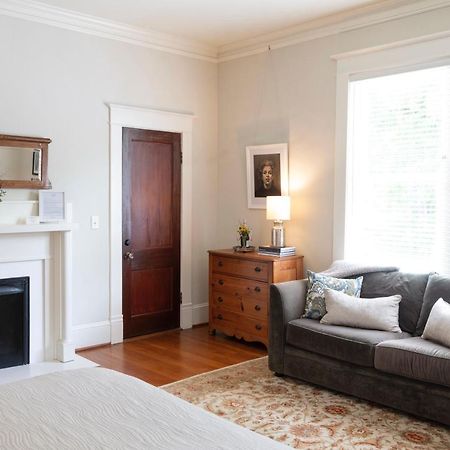 Gillen House Bed And Breakfast Maxeys エクステリア 写真